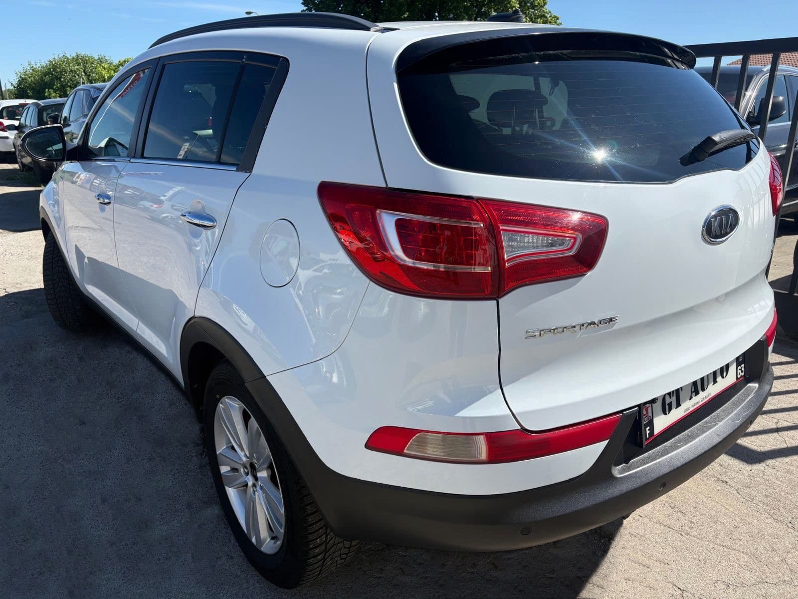 KIA SPORTAGE PREMIUM 2.0 CRDI 136 CH 4X4 - Vue 2