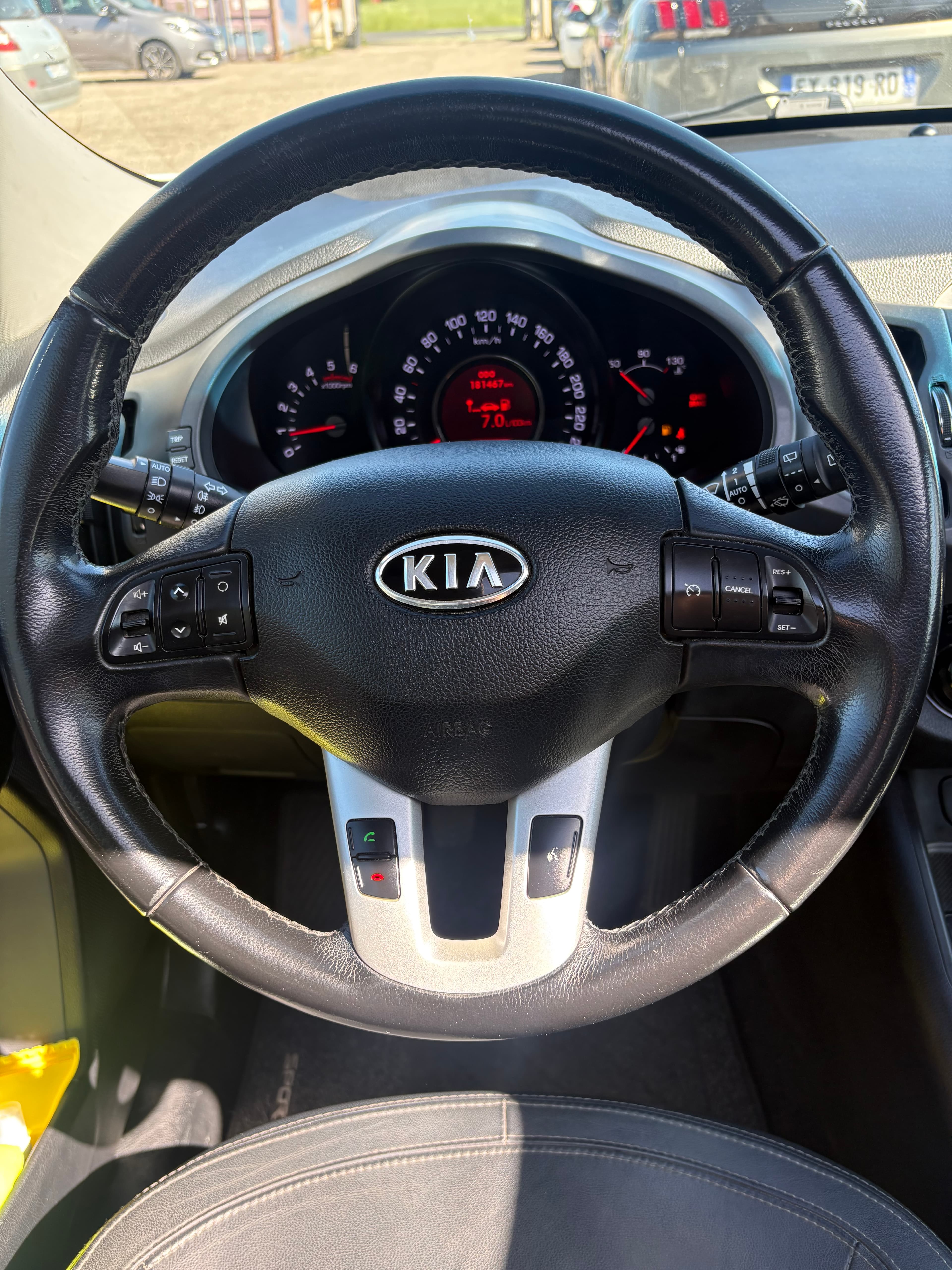 KIA SPORTAGE PREMIUM 2.0 CRDI 136 CH 4X4 - Vue 11