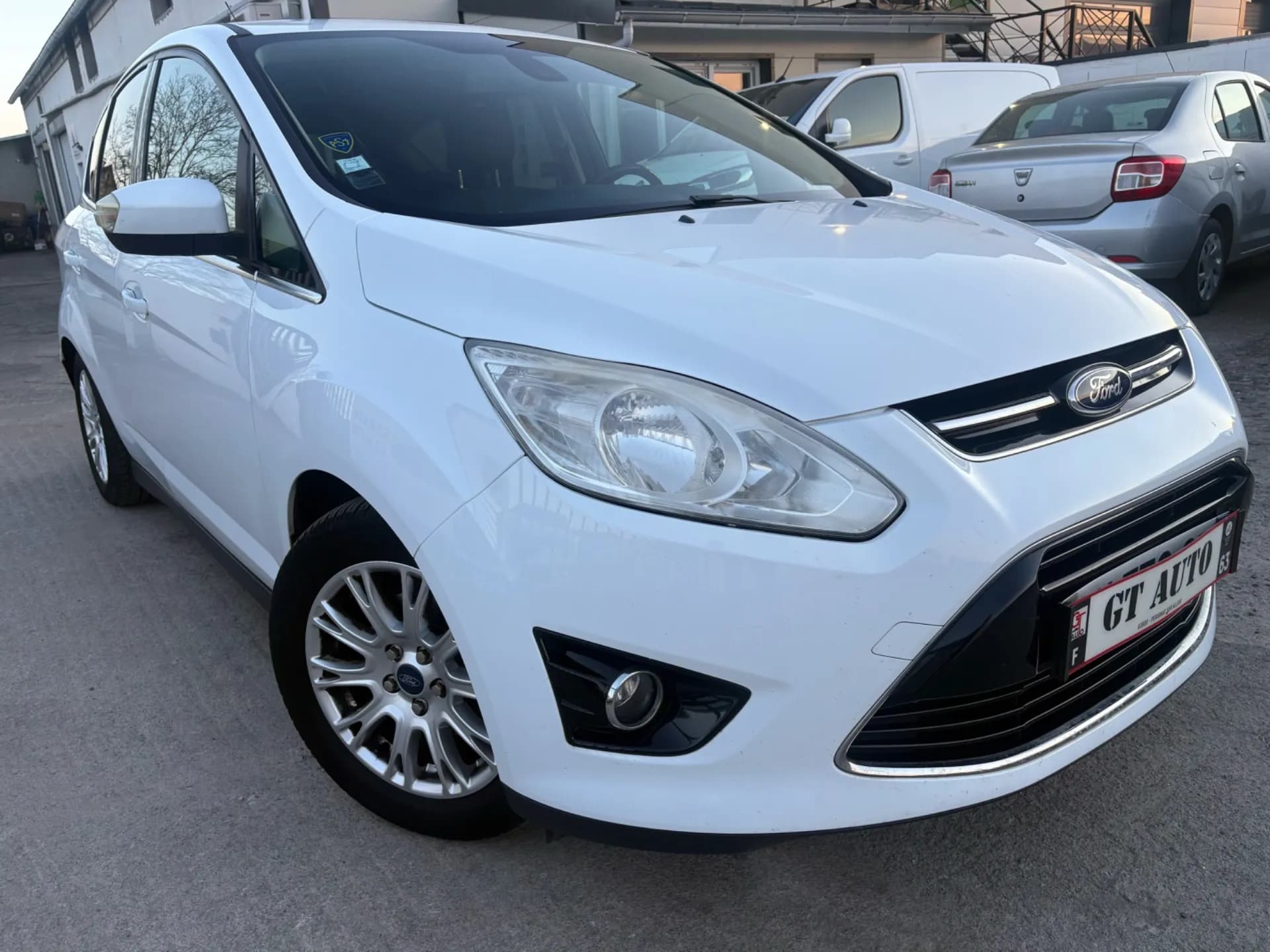 FORD C-MAX TITANIUM 1.6 TDCI 115 CH - 5 portes, GPS, Radar de recul - Vue 5
