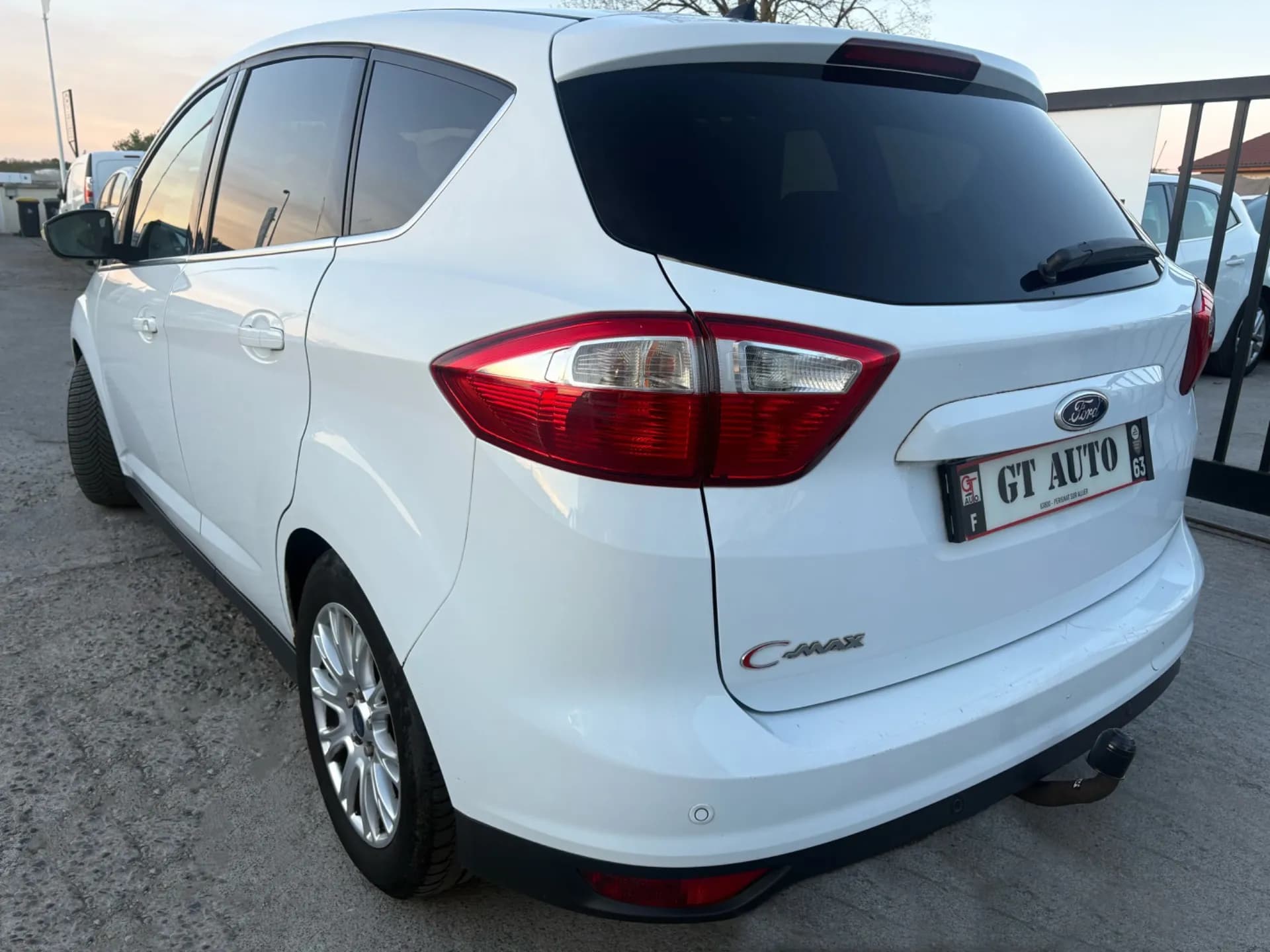 FORD C-MAX TITANIUM 1.6 TDCI 115 CH - 5 portes, GPS, Radar de recul - Vue 2