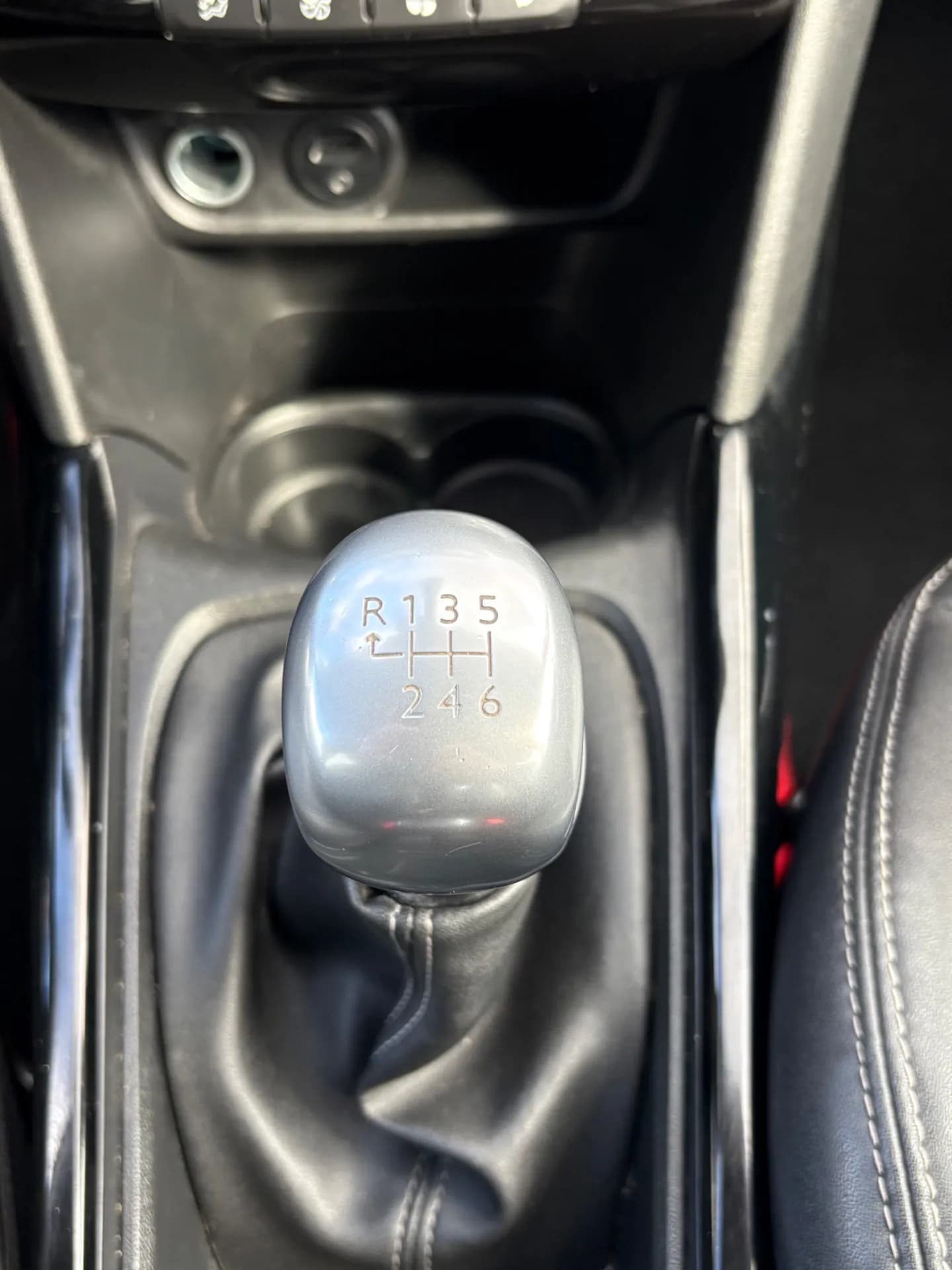 PEUGEOT 2008 ALLURE 1.6 BlueHDI 120 CH- 5 portes, GPS, Start & Stop, Radar de recul - Vue 12