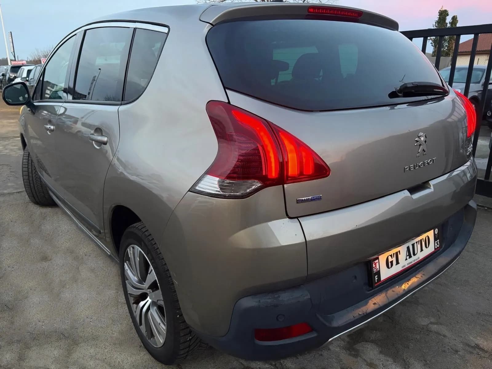PEUGEOT 3008 1.6 BlueHDI 120 CH ALLURE S&S - Vue 2