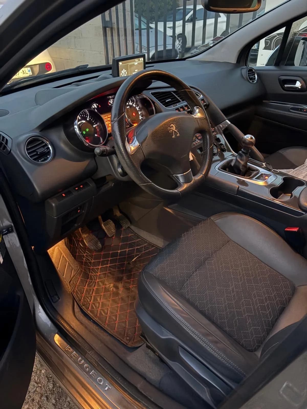 PEUGEOT 3008 1.6 BlueHDI 120 CH ALLURE S&S - Vue 7