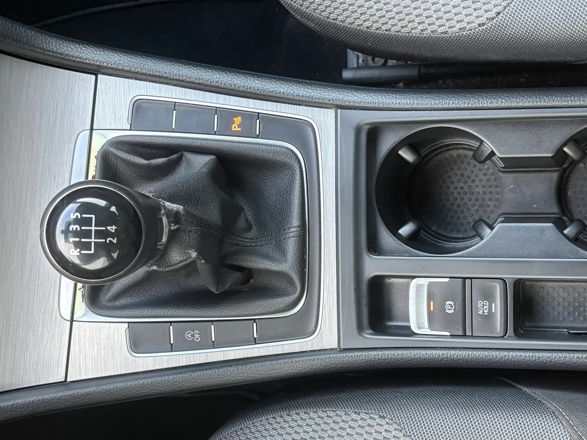 VOLKSWAGEN GOLF 7 BLUEMOTION TECHNOLOGY 1.6 TDI 105ch, Distribution neuve, radar 360°, GPS - Vue 11