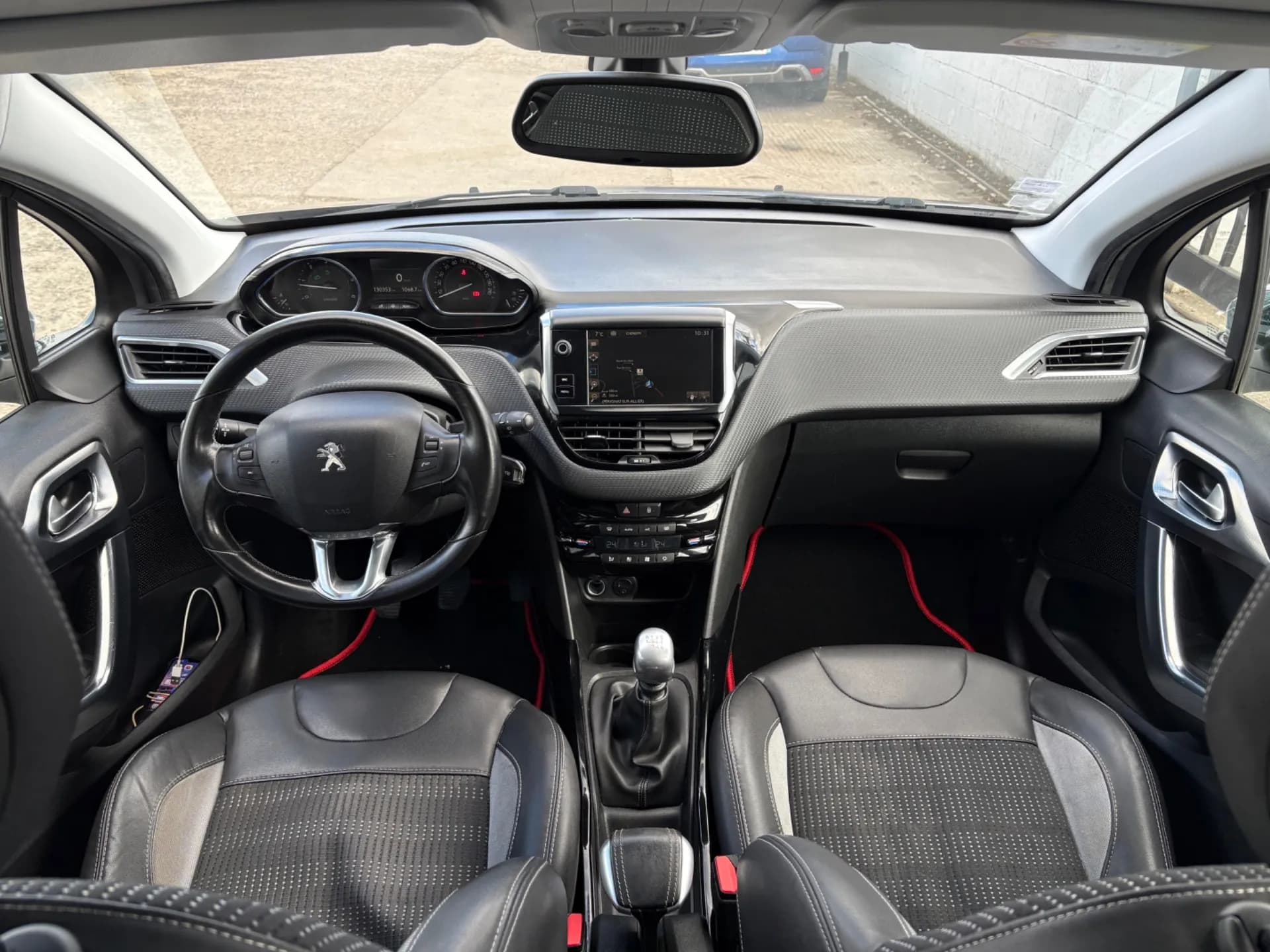 PEUGEOT 2008 ALLURE 1.6 BlueHDI 120 CH- 5 portes, GPS, Start & Stop, Radar de recul - Vue 16