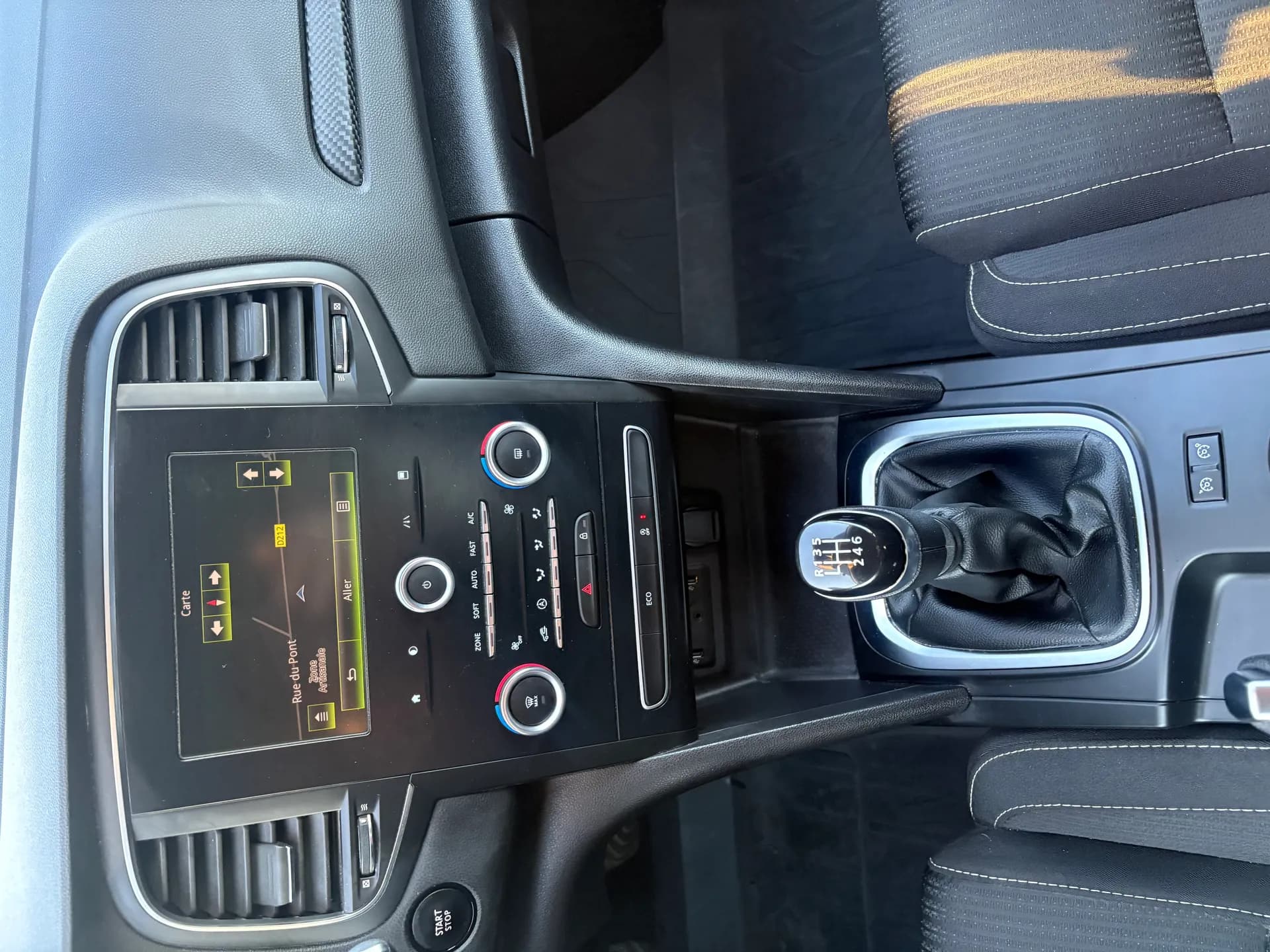 RENAULT MEGANE IV IV 1.5 DCI 110 ENERGY BUSINESS - GPS, APPLE CARPLAY, RADAR 360° - Vue 10