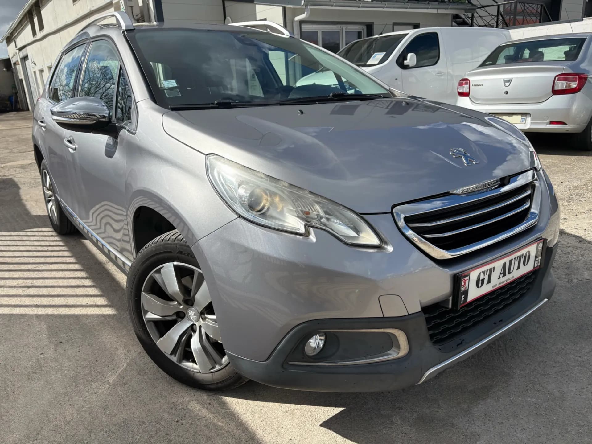 PEUGEOT 2008 ALLURE 1.6 BlueHDI 120 CH- 5 portes, GPS, Start & Stop, Radar de recul - Vue 5