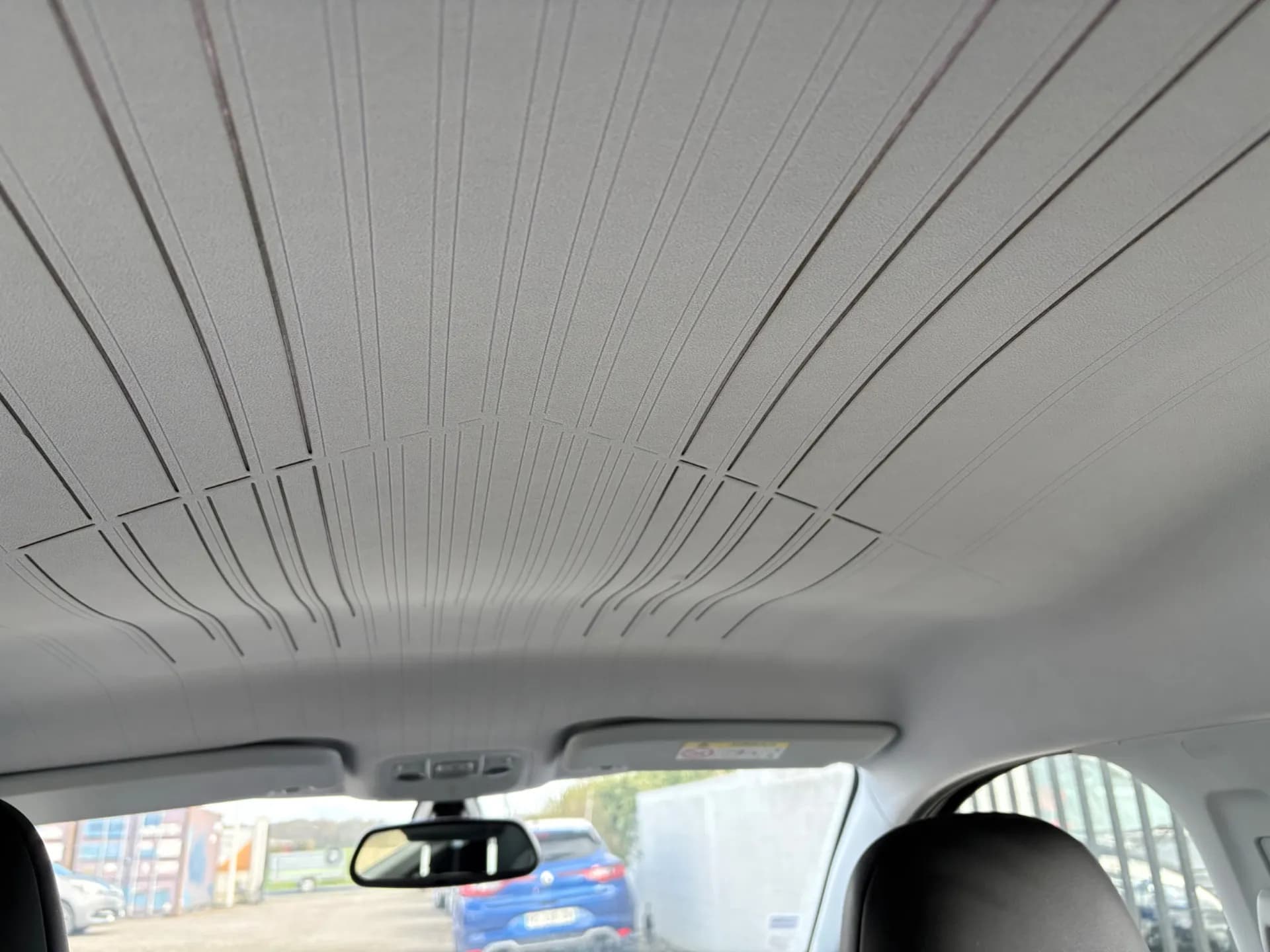 PEUGEOT 2008 ALLURE 1.6 BlueHDI 120 CH- 5 portes, GPS, Start & Stop, Radar de recul - Vue 14