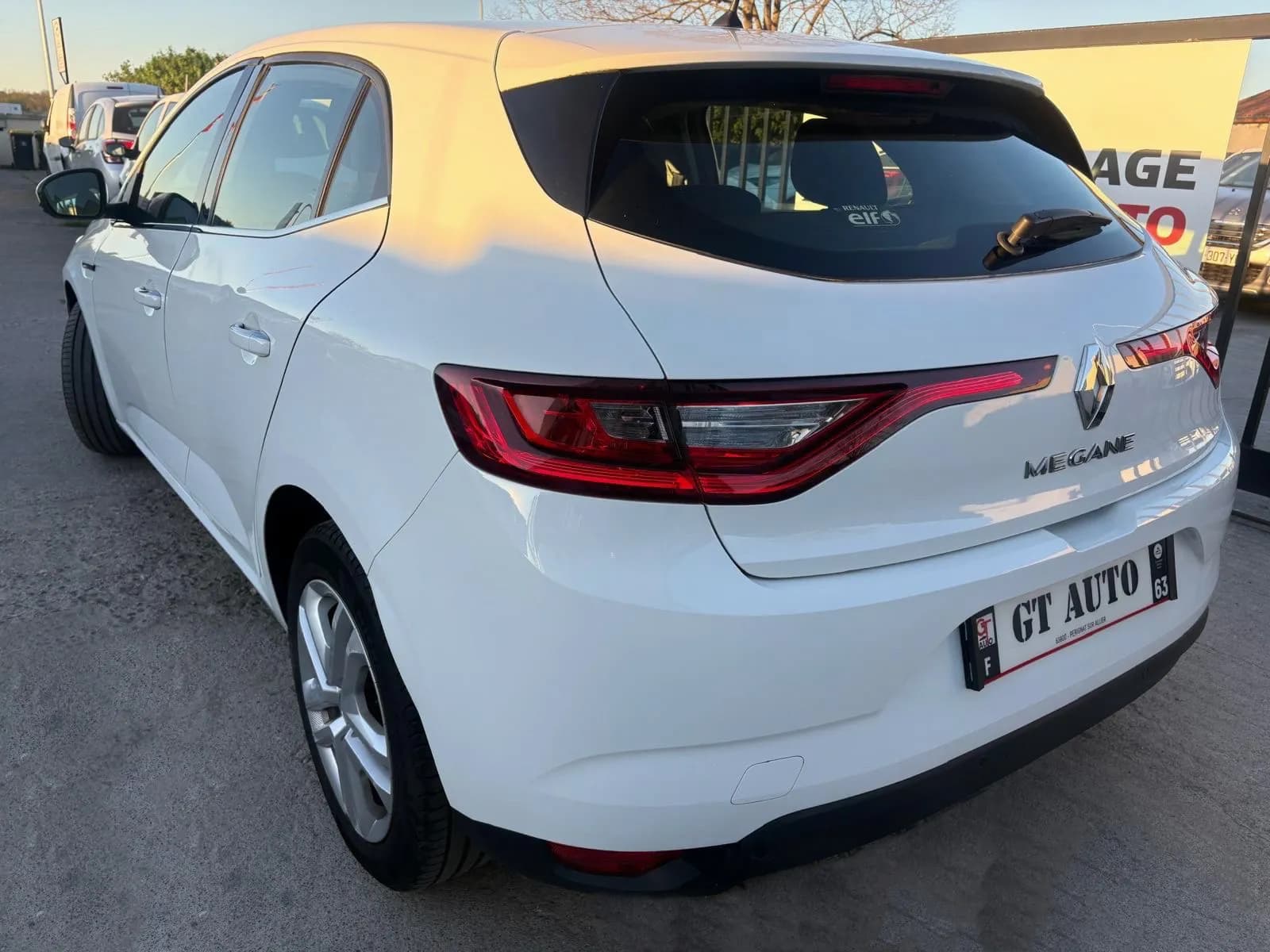 RENAULT MEGANE IV IV 1.5 DCI 110 ENERGY BUSINESS - GPS, APPLE CARPLAY, RADAR 360° - Vue 2