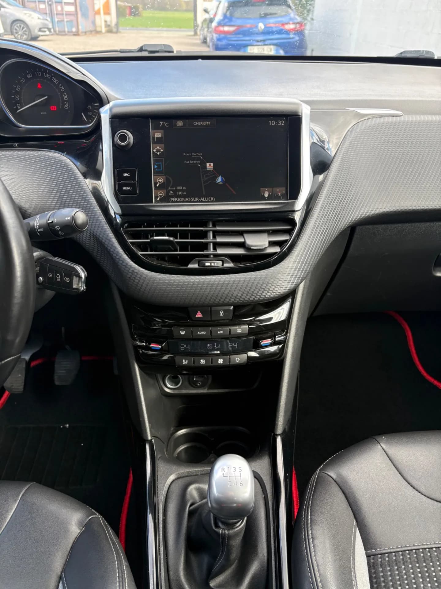 PEUGEOT 2008 ALLURE 1.6 BlueHDI 120 CH- 5 portes, GPS, Start & Stop, Radar de recul - Vue 9