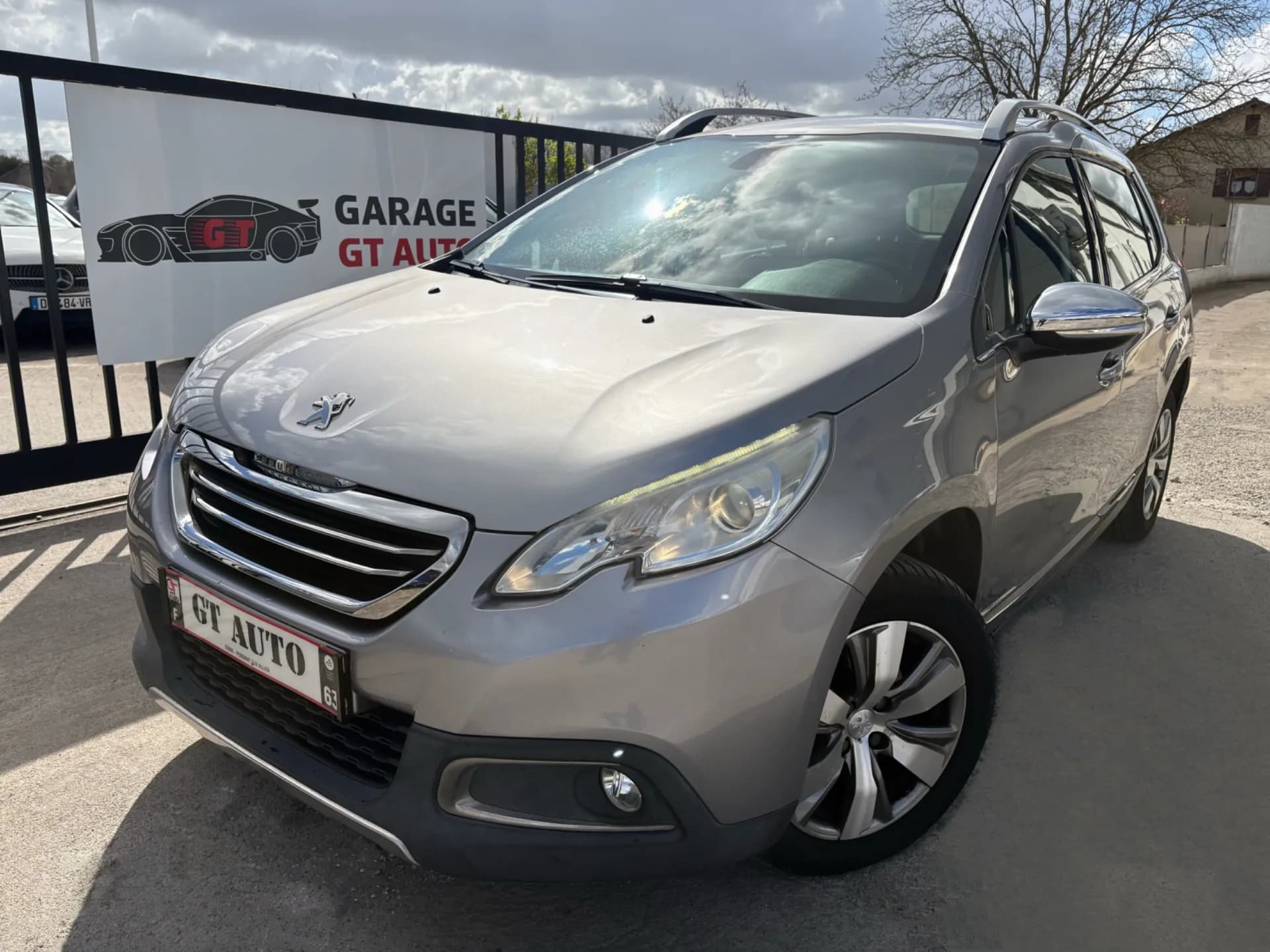 2015 PEUGEOT 2008 ALLURE 1.6 BlueHDI 120 CH- 5 portes, GPS, Start & Stop, Radar de recul