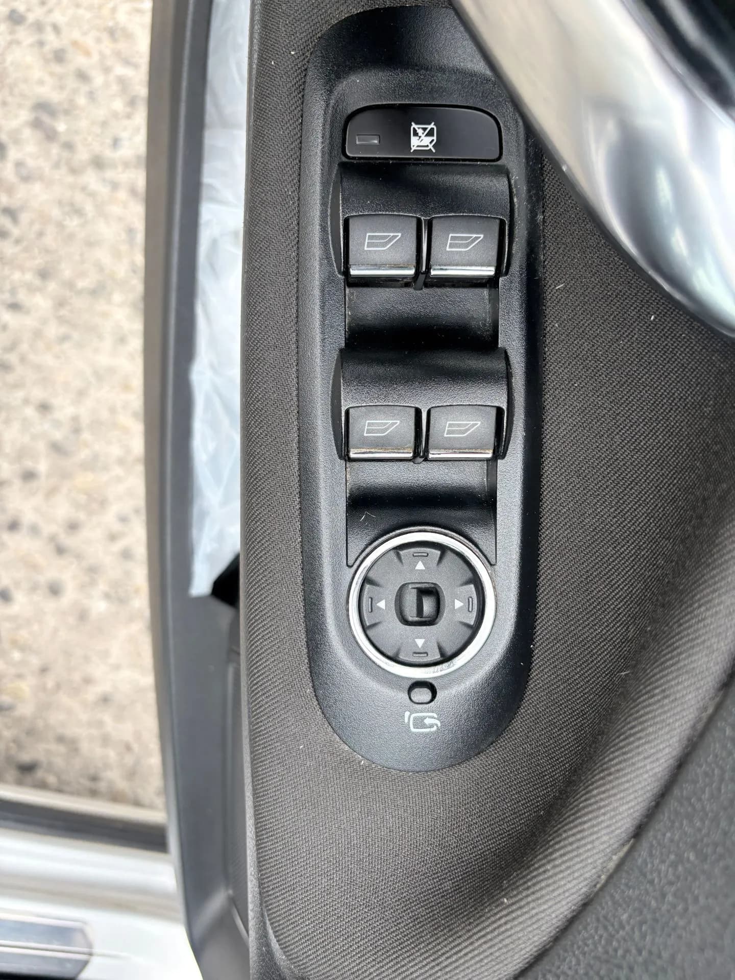 FORD MONDEO TITANIUM 2.0L TDCI 115 CH- 5 PORTES - Vue 12