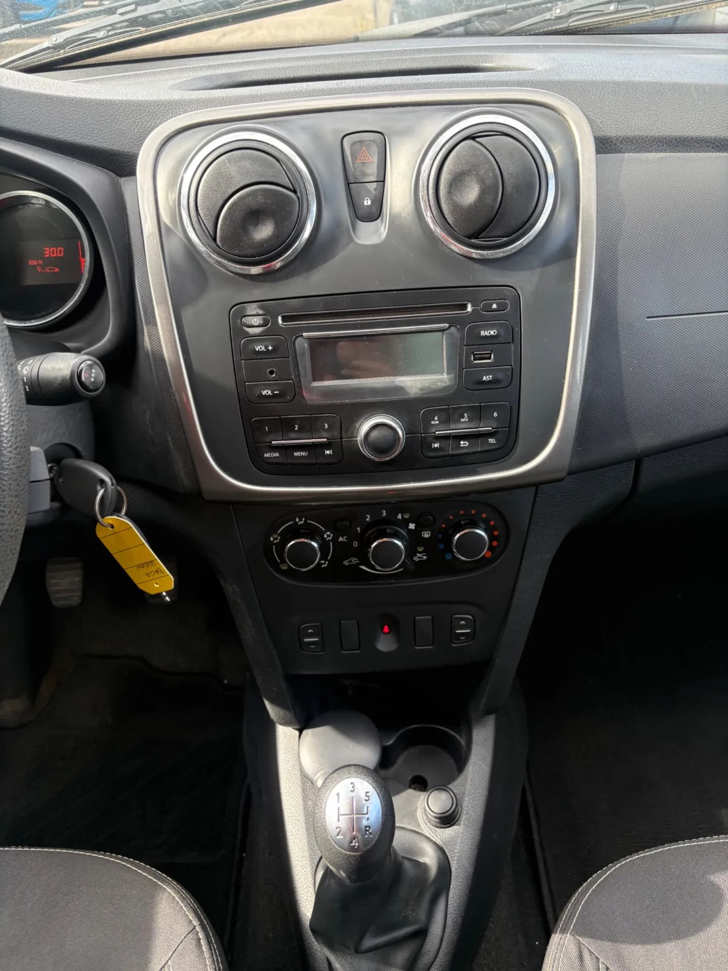 DACIA LOGAN 0.9 TCE 90 CH eco Lauréate - Vue 8