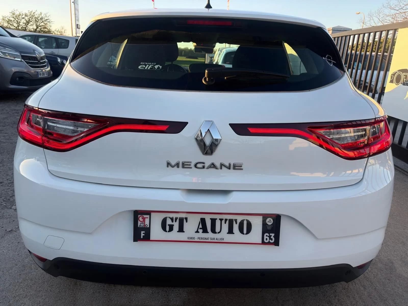RENAULT MEGANE IV IV 1.5 DCI 110 ENERGY BUSINESS - GPS, APPLE CARPLAY, RADAR 360° - Vue 3