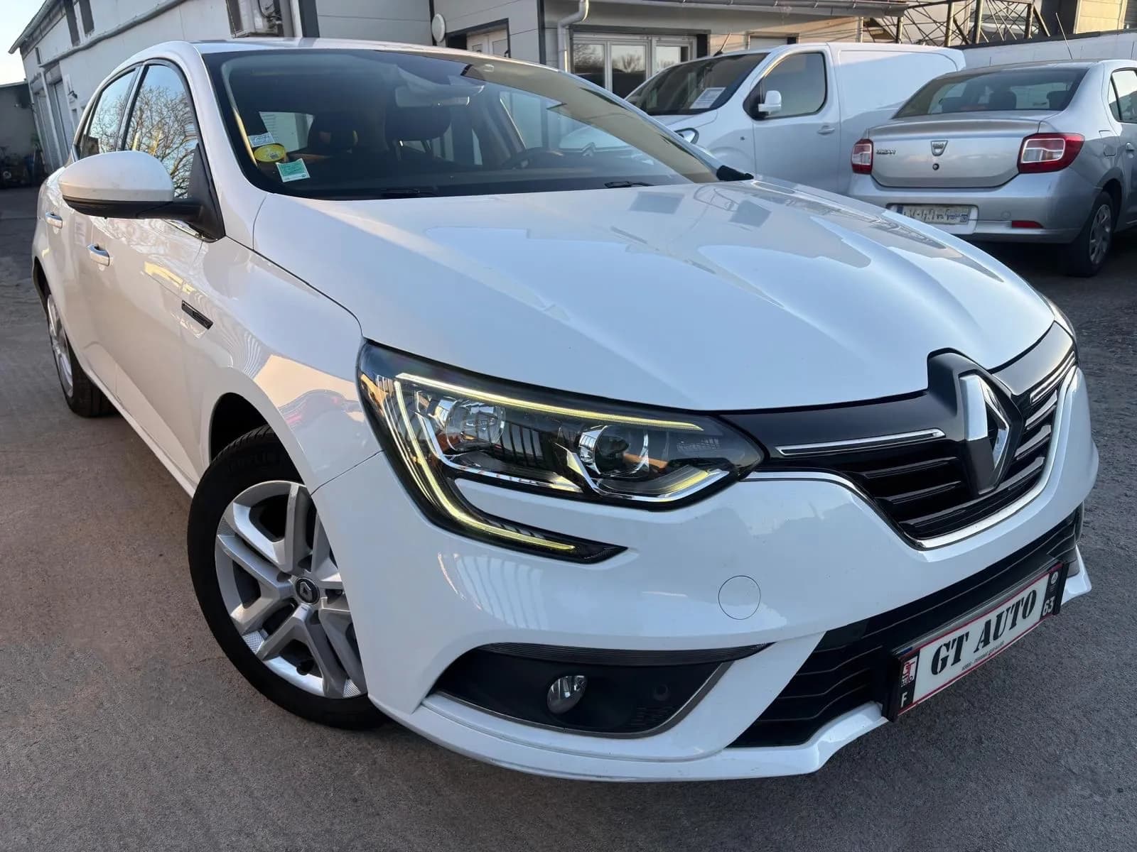 RENAULT MEGANE IV IV 1.5 DCI 110 ENERGY BUSINESS - GPS, APPLE CARPLAY, RADAR 360° - Vue 5