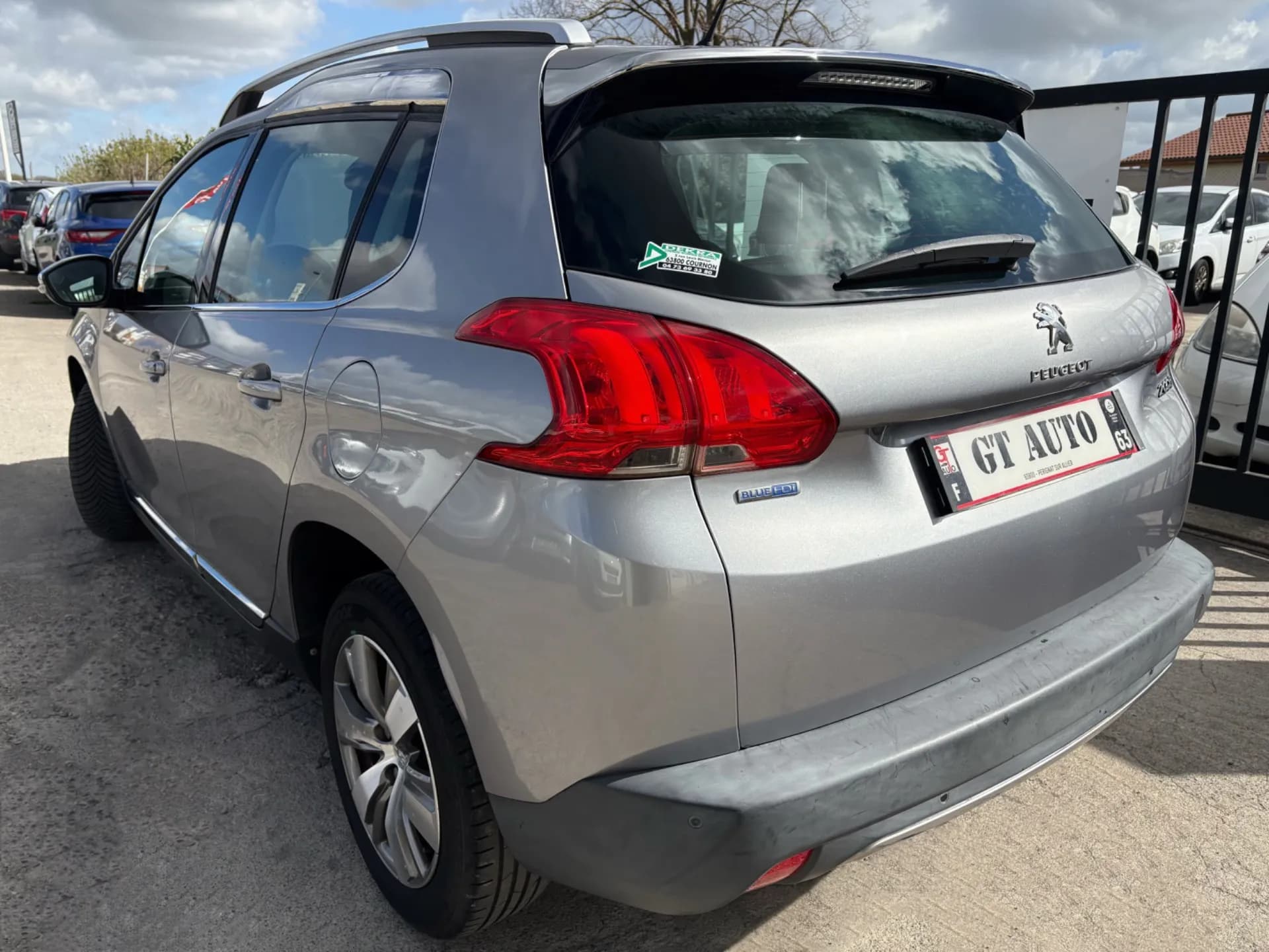 PEUGEOT 2008 ALLURE 1.6 BlueHDI 120 CH- 5 portes, GPS, Start & Stop, Radar de recul - Vue 2