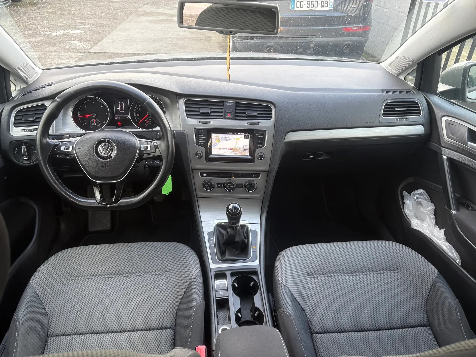 VOLKSWAGEN GOLF 7 BLUEMOTION TECHNOLOGY 1.6 TDI 105ch, Distribution neuve, radar 360°, GPS - Vue 13