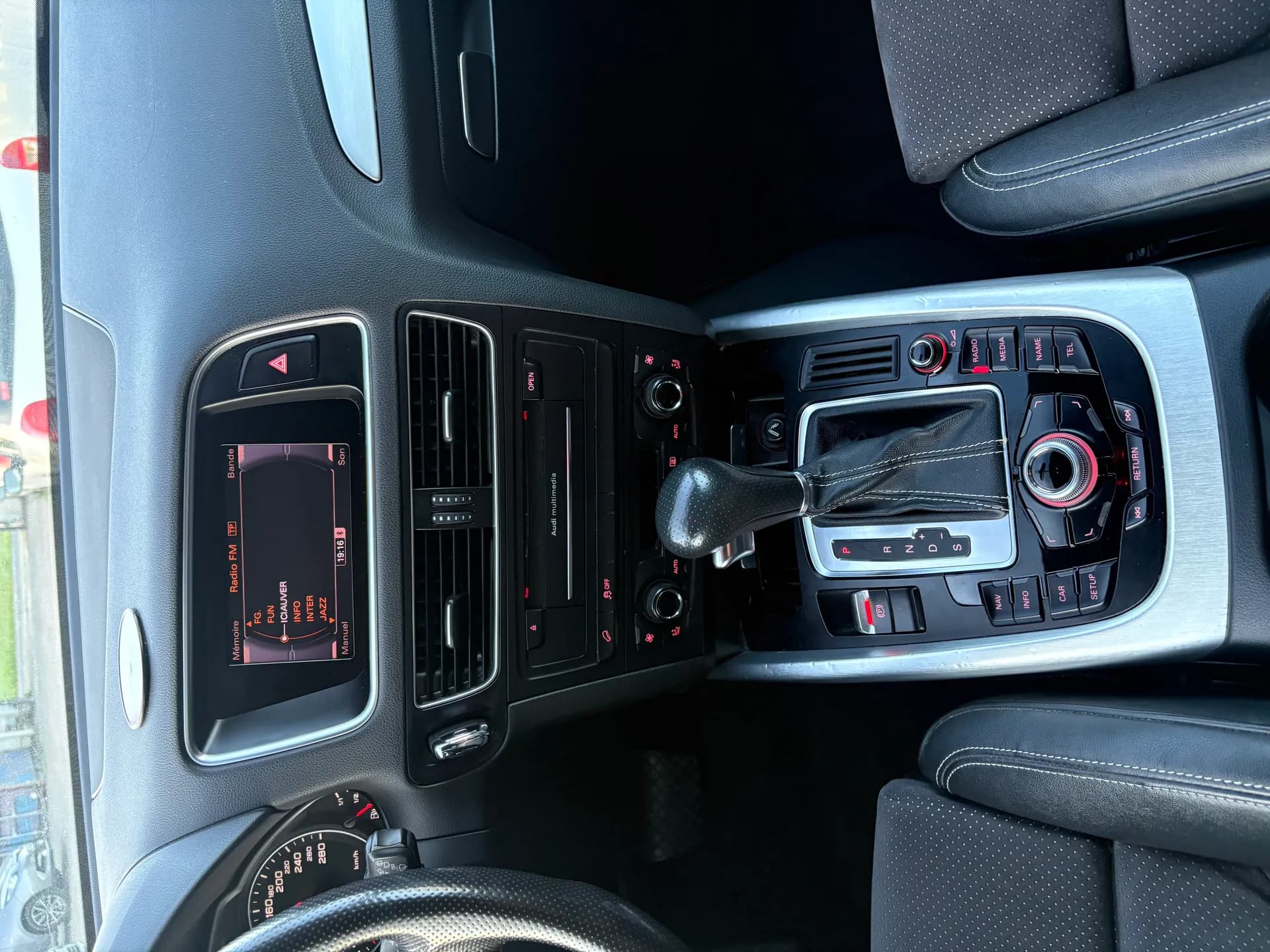AUDI Q5 S-LINE 3.0L TDI 240 CH S-TRONIC 7 VITESSES, PALETTES AU VOLANT - Vue 13