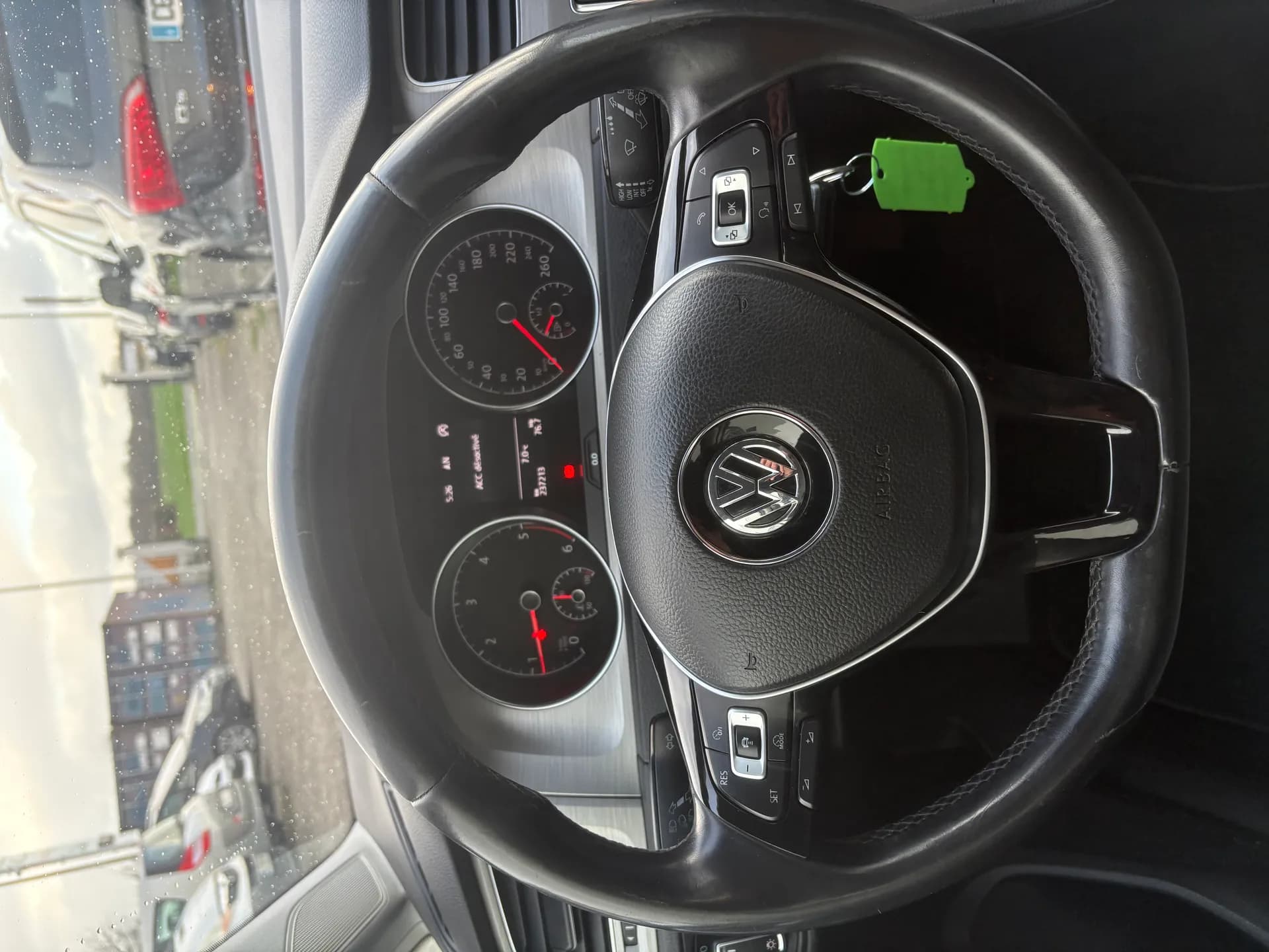 VOLKSWAGEN GOLF 7 BLUEMOTION TECHNOLOGY 1.6 TDI 105ch, Distribution neuve, radar 360°, GPS - Vue 8