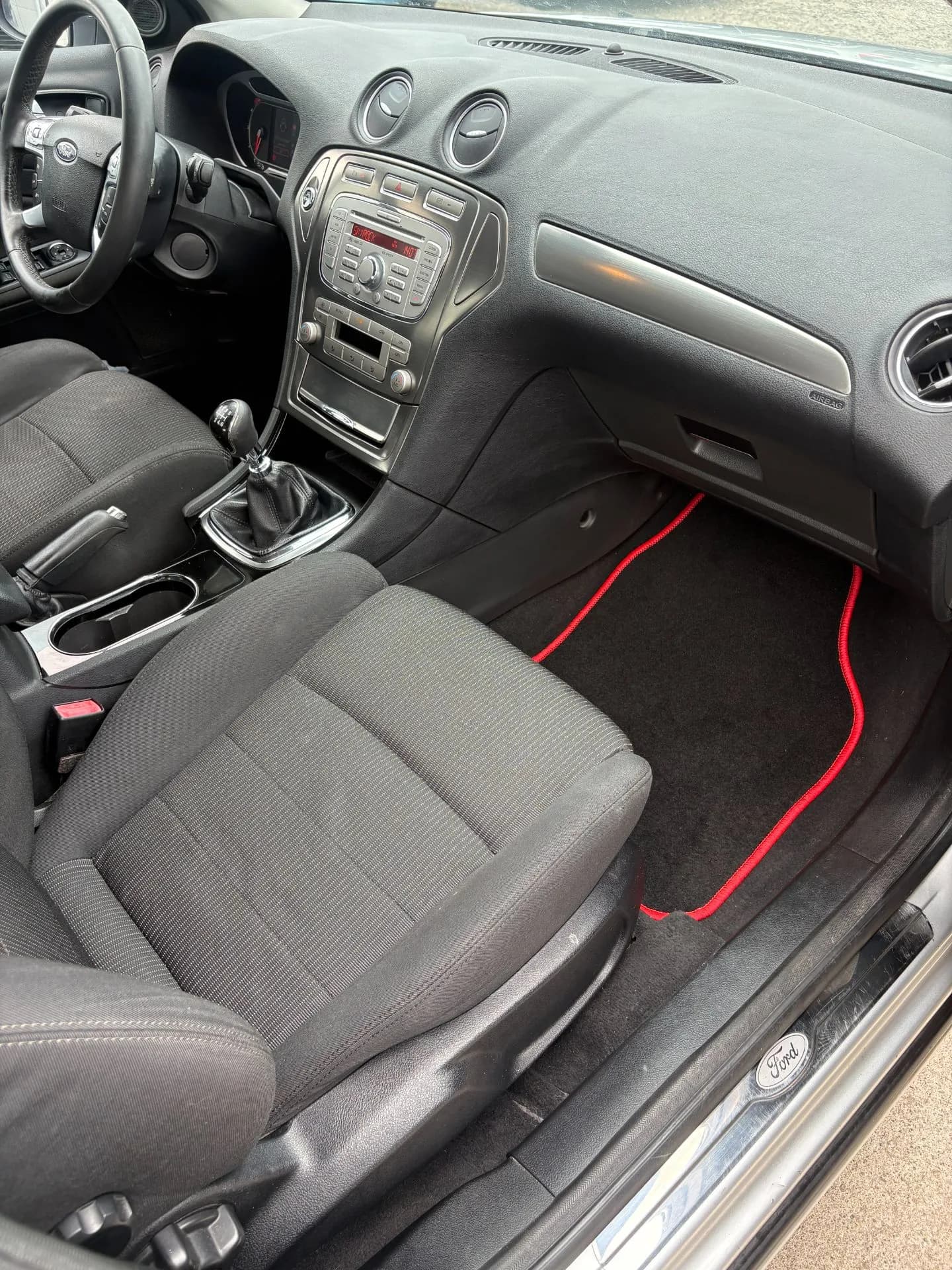 FORD MONDEO TITANIUM 2.0L TDCI 115 CH- 5 PORTES - Vue 13